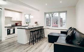 Park & Relax In 1Bd Central Liverpool Home